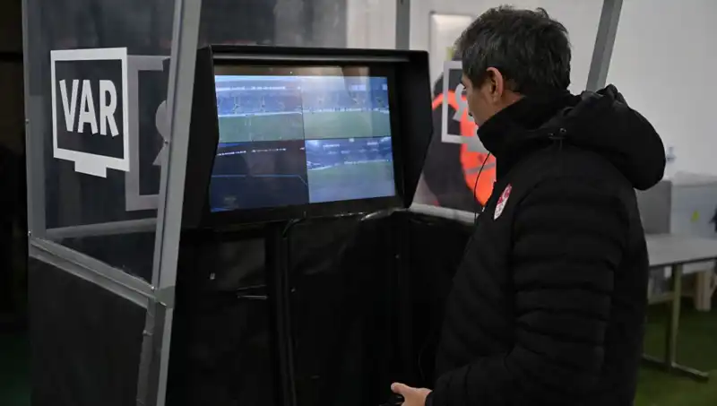 Beşiktaş-Gaziantep FK Maçında Almanya'dan VAR Hakemi Fırtınası