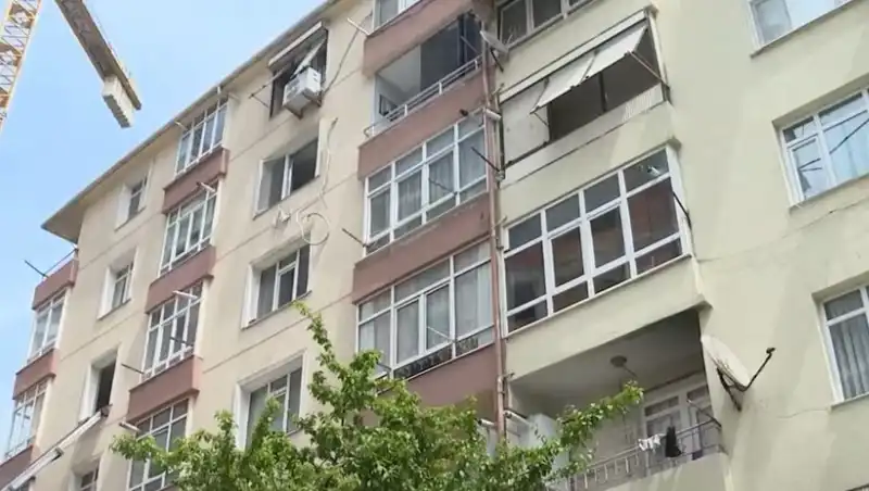 İstanbul'da Kolonları Patlayan Site: 96 Dairede Tahliye Kararı Alındı
