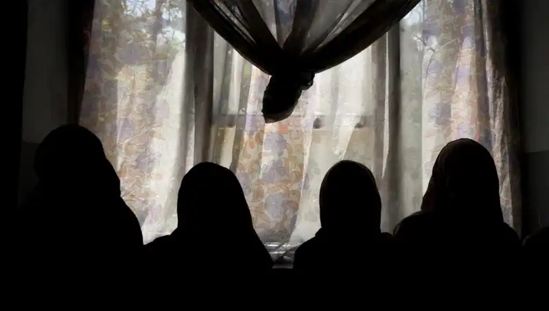 Kadın Yazarların Kalemi Taliban Tarafından Susturuldu: Yasak Kararları