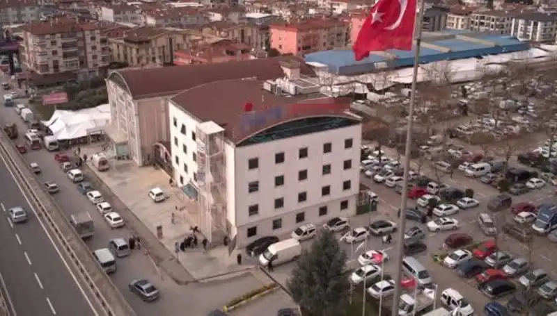 Deprem Mührü Vuran Özel Hastane: Perde Betonları Kesildi mi?