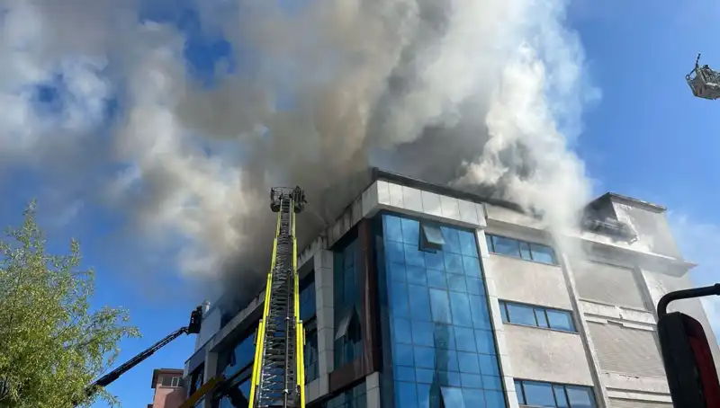 Esenyurt'ta Tekstil Atölyesinde Korkutan Yangın: Detaylar Ortaya Çıktı!