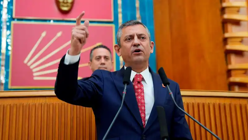 Özgür Özel, İBB Soruşturmasına Sert Tepki Gösterdi: Siyasi Baskı mı?