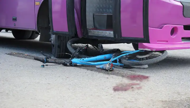Bisikletiyle Sokağa Fırlayan Çocuk, Otobüs Kazasında Hayatını Kaybetti