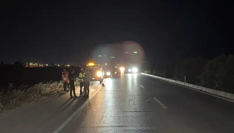 Adana'da Üç Araçlı Zincirleme Trafik Kazasında Korkutan Görüntüler