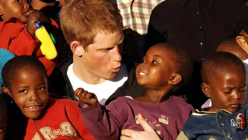 Prens Harry’nin 20 Yıllık Afrika Yardım Kuruluşundan İstifası: Arkasında Yatan Gerçekler