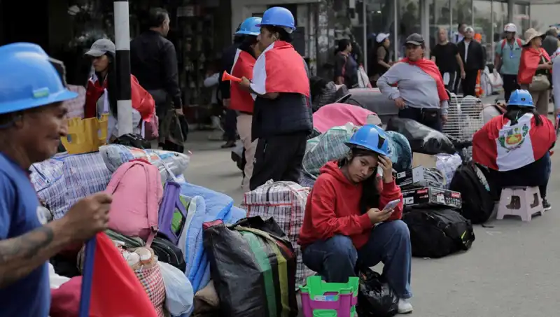 Peru'daki Madenciler Sokaklarda: Protesto ve Gelecek Mücadelesi