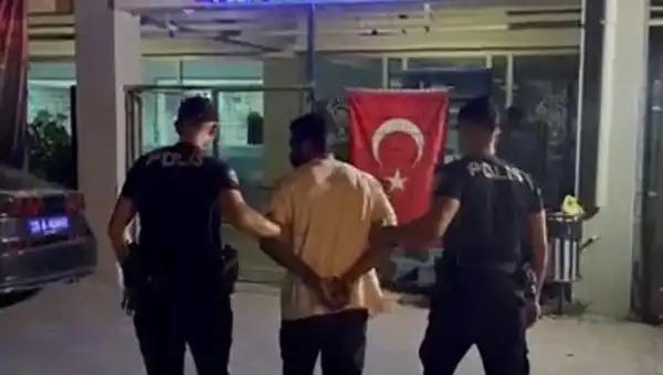 İzmir Polisi, 18 Yıl Hapis Cezasıyla Aranan Firariyi Yakaladı!