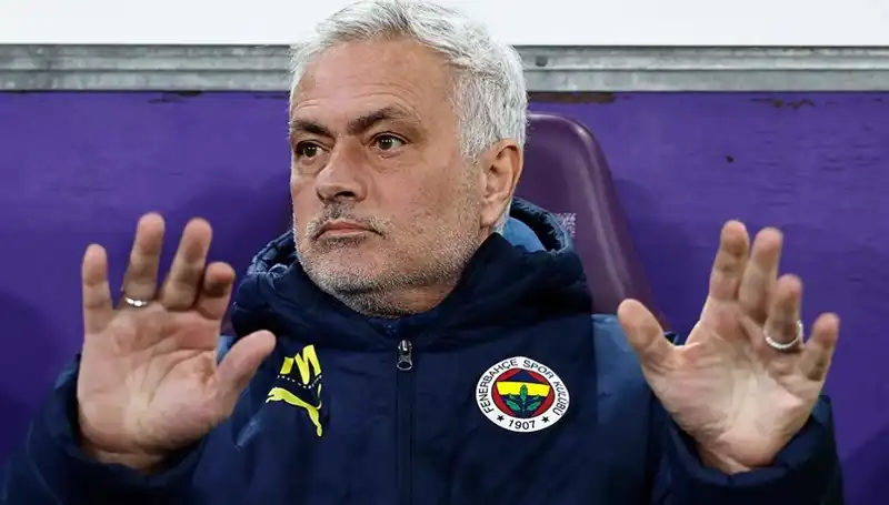 Beşiktaş'a Gitmesi Beklenen Milli Yıldız Mourinho İle Şok Bir Gelişme Yaşadı