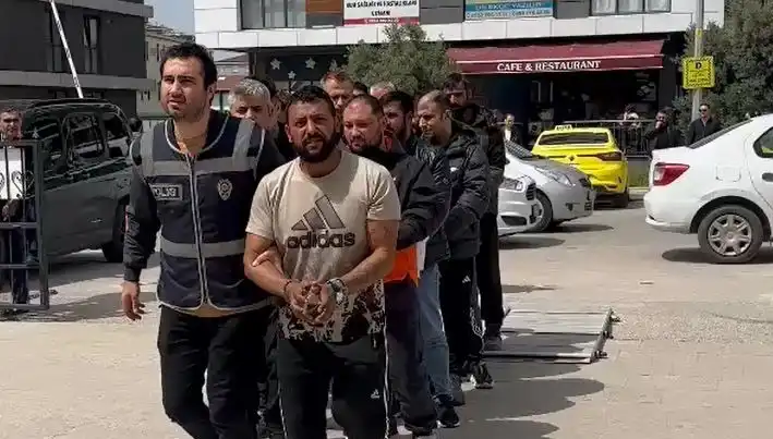Edirne'de Güvenlik Güçlerinin Eş Zamanlı Operasyonu: Yedi Firari Yakalandı