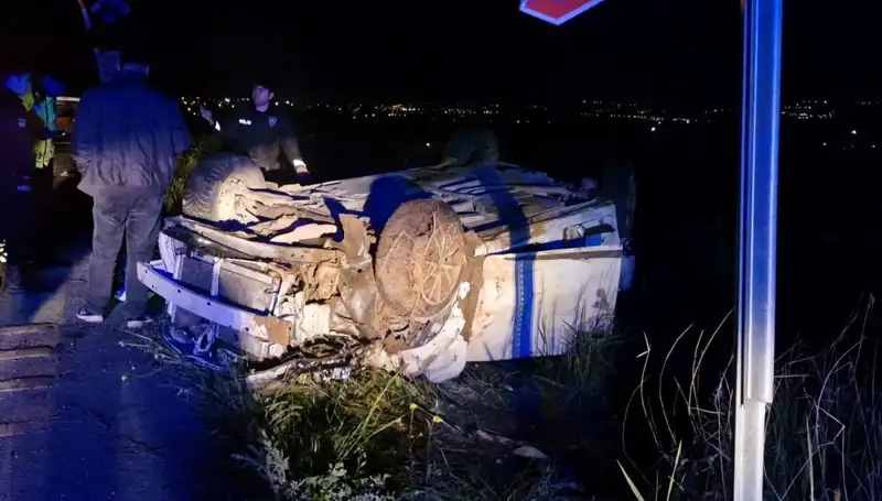 Otomobil Şarampole Devrildi: Feci Kaza Sonrası 1 Ölü, 3 Yaralı!