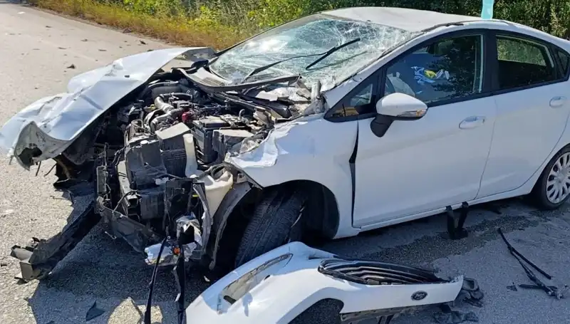 Çanakkale’de Şiddetli Trafik Kazası: İki Kişi Yaralandı, Olayın Ardındaki Gerçekler Neler?