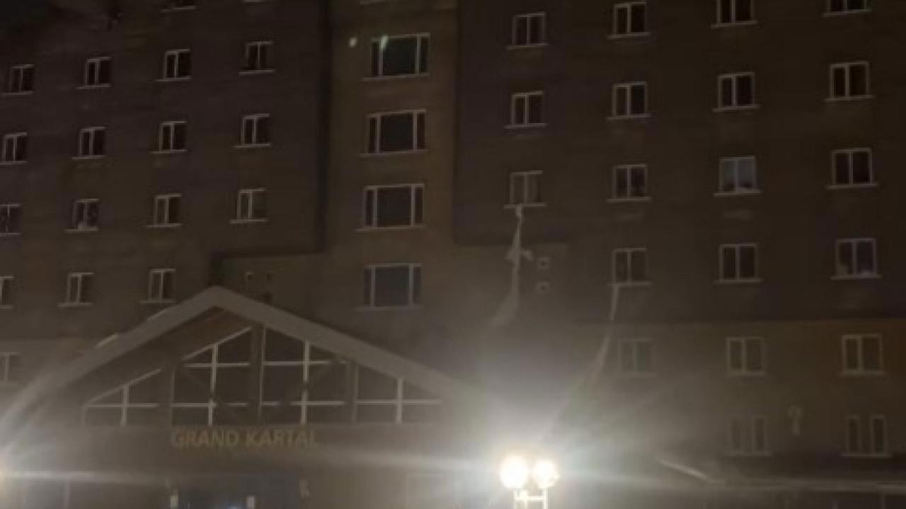 Oteldeki yangın son anda ölüm getirmedi