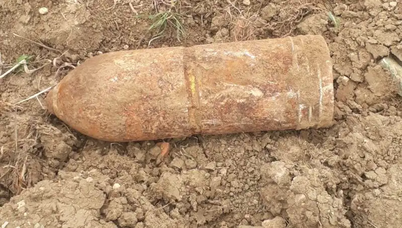 Çanakkale'de Tarih Kokan Sürpriz: Patlamamış Top Mermisi Bulundu!