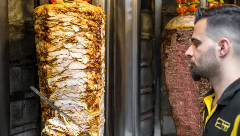 Zehirli Döner Skandalı: Çamaşır Suyuyla Beyazlatma İddiası Şok Etti!