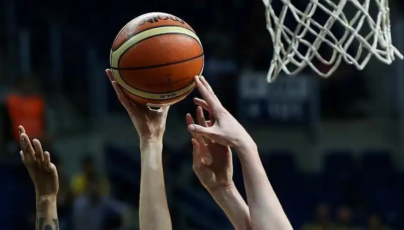 Kadın Basketbolunda Fırtına: Fenerbahçe ve Beşiktaş Yarı Finalde Kapışıyor!
