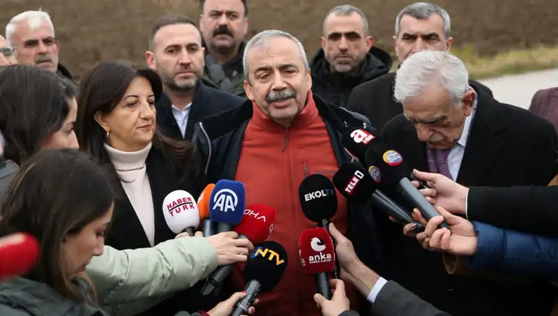 İmralı'dan PKK'ya Çağrı: Öcalan'dan Şart Olmadan Bir Adım