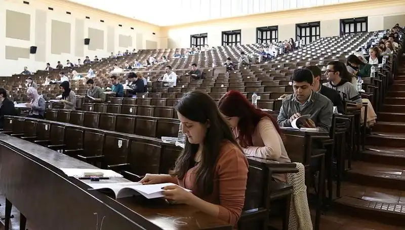 Üniversite Kayıtları İçin Son Gün: Öğrenciler Dikkat Etmeli!