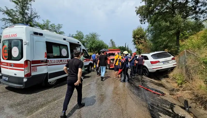 Sakarya'da Kamyonet ve Cip Çarpıştı: 5 Kişi Yaralandı!
