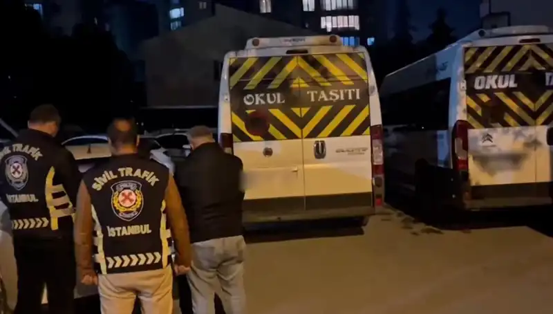 Görüntüler Tepki Çekti: İki Servis Sürücüsü Suçüstü Yakalandı