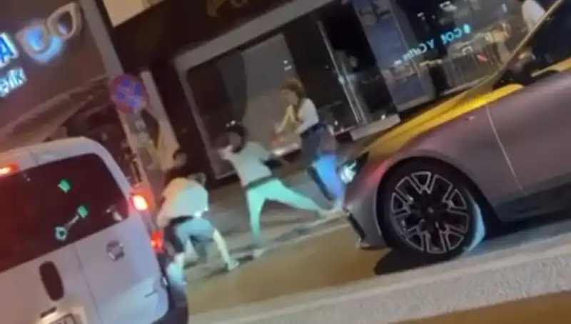Kınık’ta Cadde Boks Host Sağlamlaştı: Yumruklar Havada Uçuştu