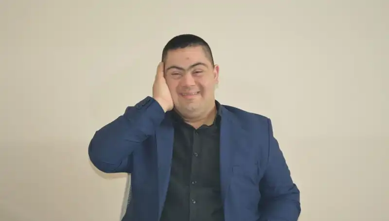 Down Sendromlu Erdinç'in Hayali: Müziğiyle Kalpleri Fethediyor!