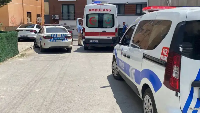 Kınık’ta Bıçaklı Kavga: İki Kardeş ve Bir Polis Yaralandı