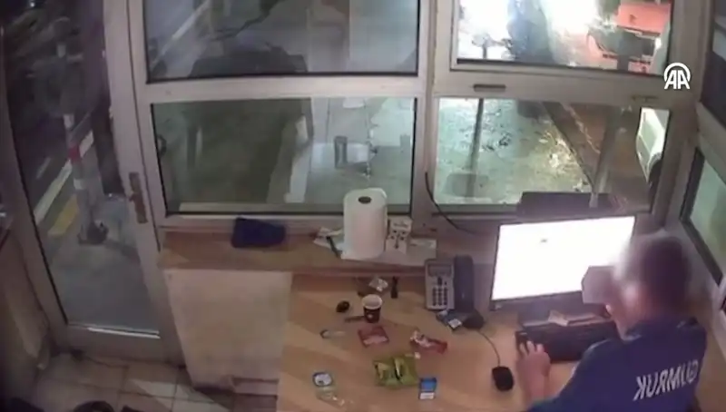Kapıkule Gümrük Kapısı'nda Rüşvet Skandalı: 23 Memur Tutuklandı!