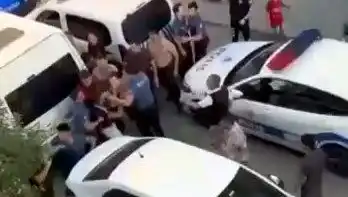 Sosyal Medya Kavgası Sokağa Taşındı: Yaralılar Var!