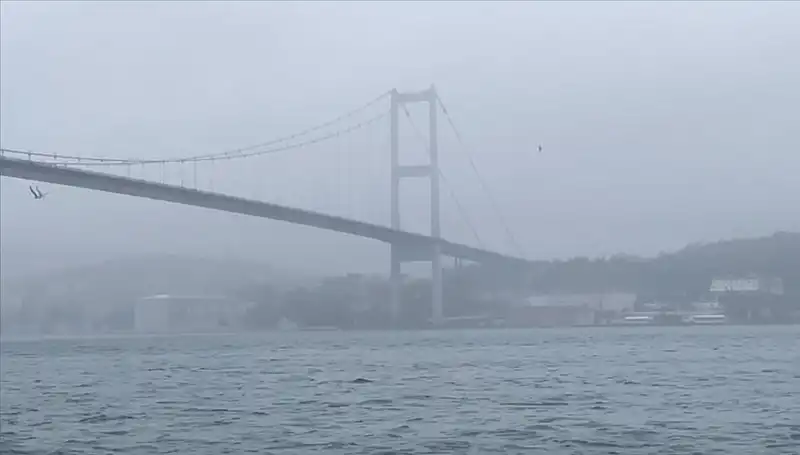 İstanbul Boğazı'nda Yoğun Sis Nedeniyle Gemi Trafiği Aksadı