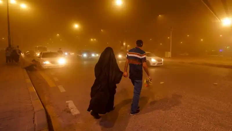 Irak'ta Kum Fırtınasının Yıkıcı Etkileri: Havalimanları Kapandı ve Hastaneler Doldu