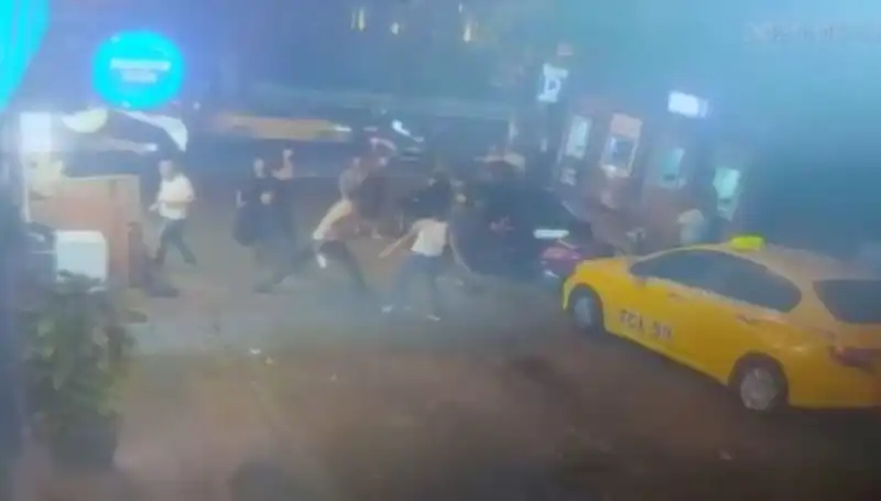 Beyoğlu'nda Kavga: Laf Atma Nedeniyle Canlı Kanlı Bir Olay Meydana Geldi