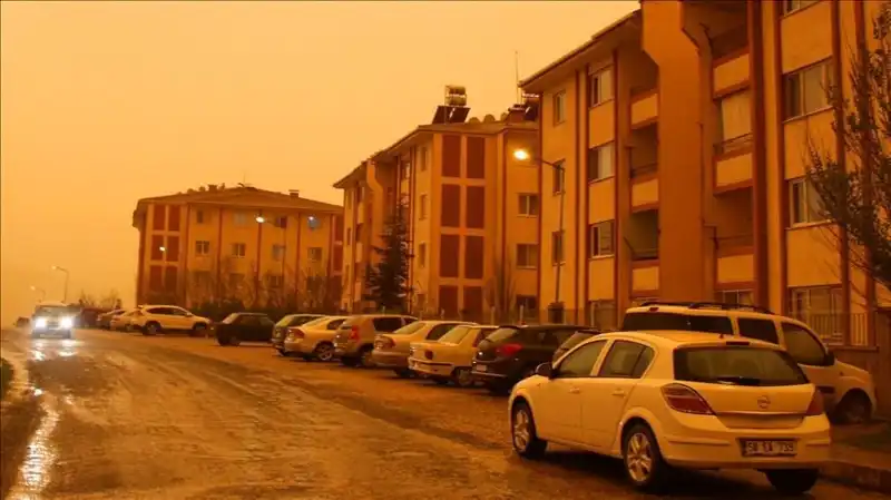 Meteoroloji Uyardı: Çöl Tozu ve Sağanakla Birleşen Çamur Yağışı Geliyor
