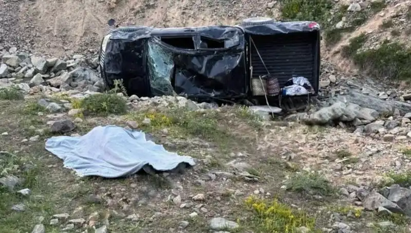 Gümüşhane'de Feci Kaza: Bir Ölü, Beş Yaralı, Gözler Yolda
