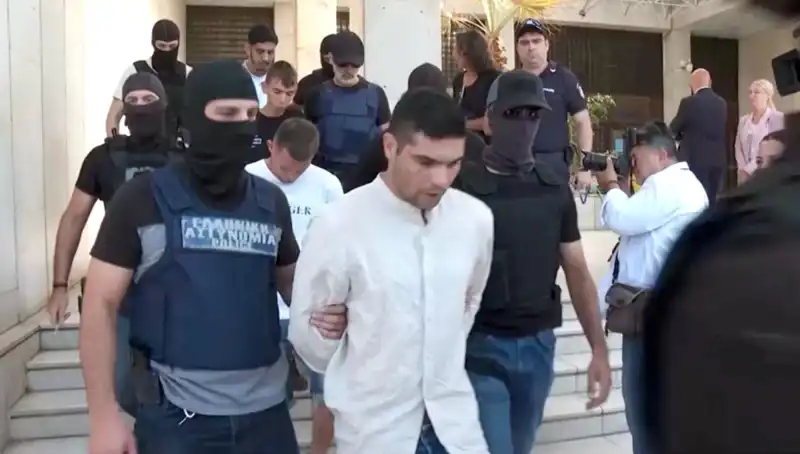 Atina'da Şok Cinayet: Profesörün Eski Eşinin de Aralarında Bulunduğu 5 Kişi Gözaltında