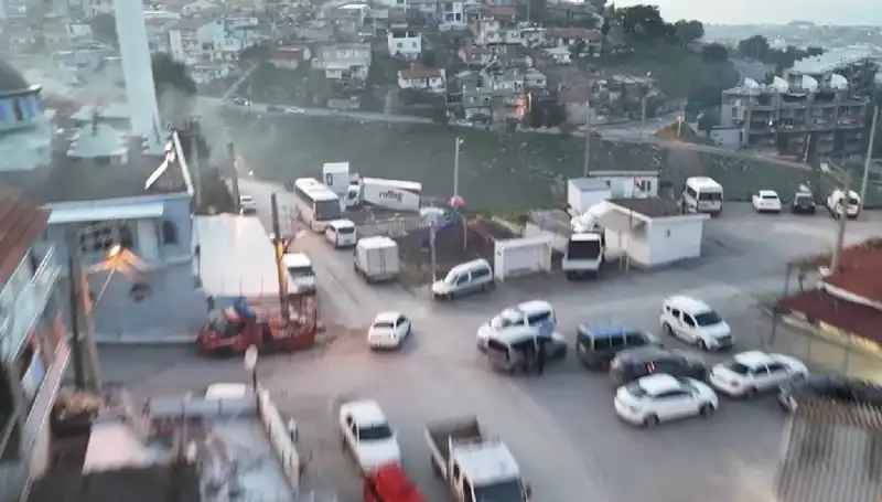 İzmir'de Flaş Operasyon! 99 Adrese Eş Zamanlı Yapılan Gözaltılar