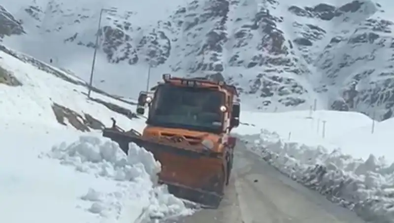 Kar Engellerini Aşarak Yeniden Hizmete Açılan Kapılar