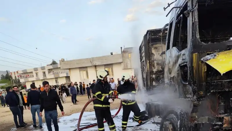 Park Halindeki İki TIR Alev Alev Yandı: Yangın Neden Çıktı?