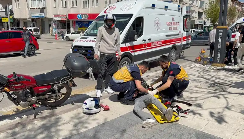 Aksaray’da Motosiklet Kazası: İki Kişi Hastaneye Kaldırıldı!