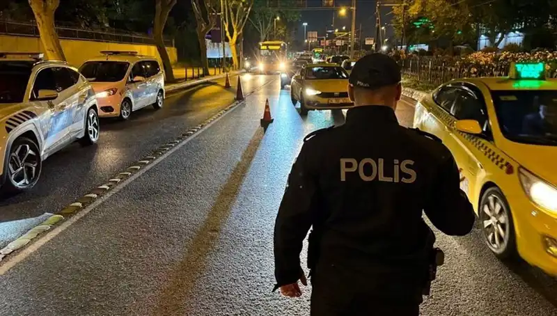 İstanbul'daki Huzur Operasyonunda Bin 5 Kişi Gözaltına Alındı
