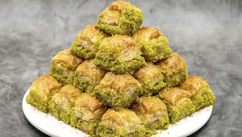 Baklavadan Bakteri Çıktı: Uzmanlar Uyarıyor, Ölüm Riski Var!