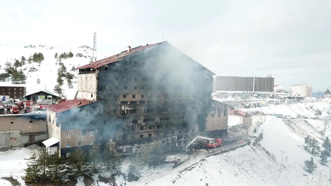 Otelden çıkan yangınla ilgili 4 kişi gözaltına alındı
