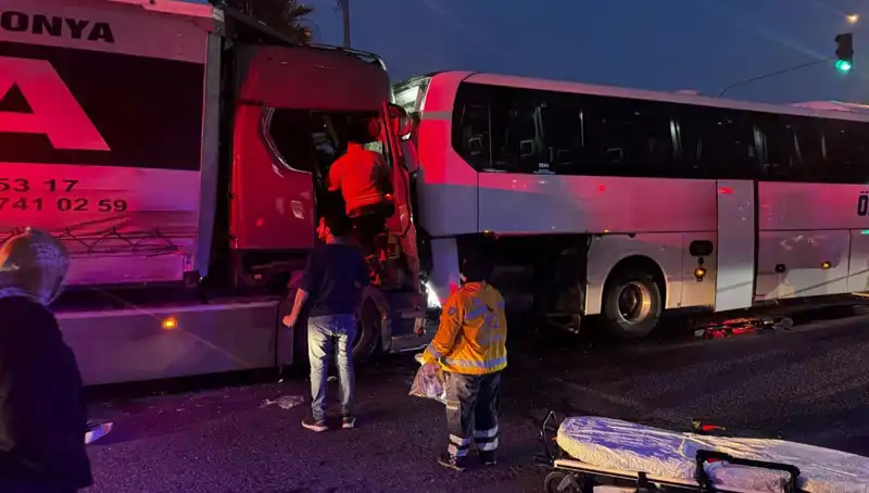 Dört Araçlı Zincirleme Kaza: Bir Can Gitti, Sürücüler ve Yolcular Şokta
