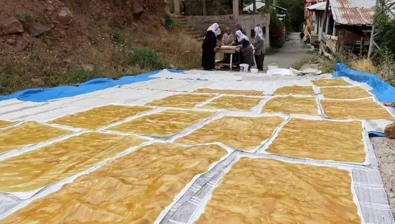 Kışın Sofralarını Şenlendirecek Geleneksel Odun Alevi: Dev Kazanlarda Hazırlanan Lezzet