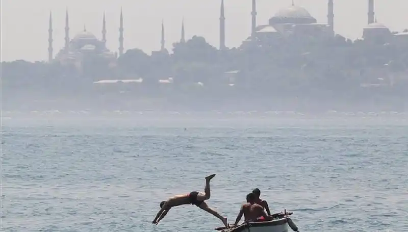 Kinik’te Aşırı Sıcaklık Uyarısı: Termometreler 44 Dereceyi Görecek
