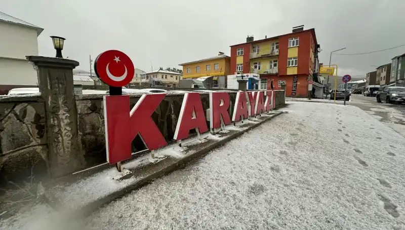 Temmuz Ayında Aniden Gelen Kar, Sürücüleri Şaşkına Çevirdi!
