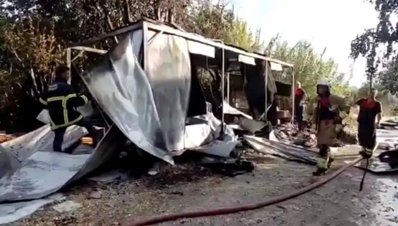 Hatay'da Kontenyer Yangını: Yangın, Hayati İhtiyaçları Tehdit Ediyor