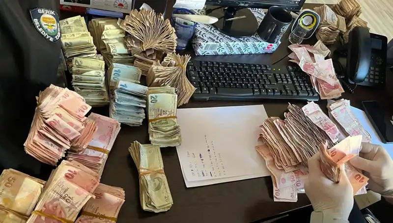 Kinicik Şehrinde Şok Olay: Dilencinin Üzerinden Binlerce TL Çıktı!