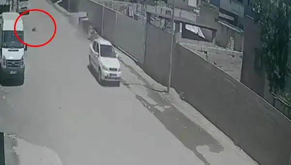 Çocuğa Çarpan Otomobil Kaçtı, Aile Büyük Şokta!