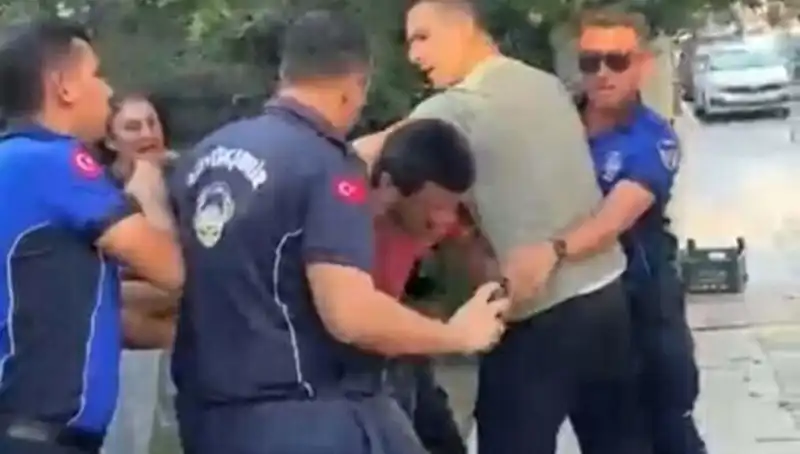 Seyyar Satıcıya Sokak Ortasında Zabıtadan Dayak: Olayın Arkasındaki Gerçekler
