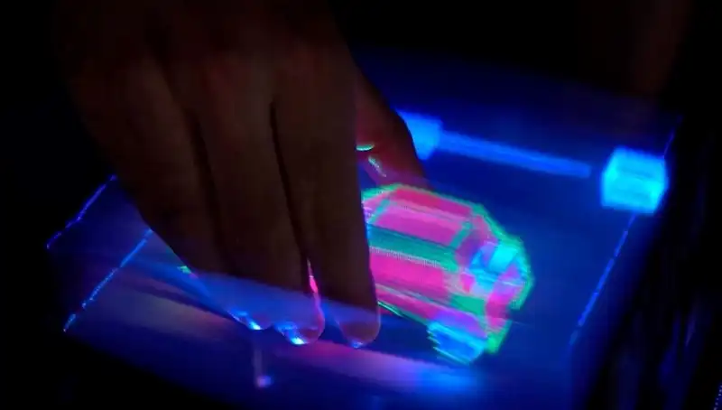 Dünyanın İlk Etkileşimli 3D Hologramı ile Geleceğe Adım Atılıyor